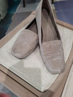 Aerosols Small heel shoes