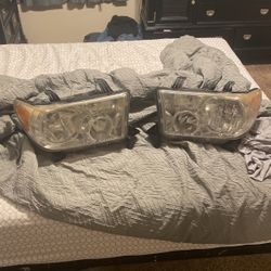 Toyota Thundra Headlights 2009 To 2013