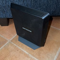 Netgear AC1900 WiFi Cable Modem Router 