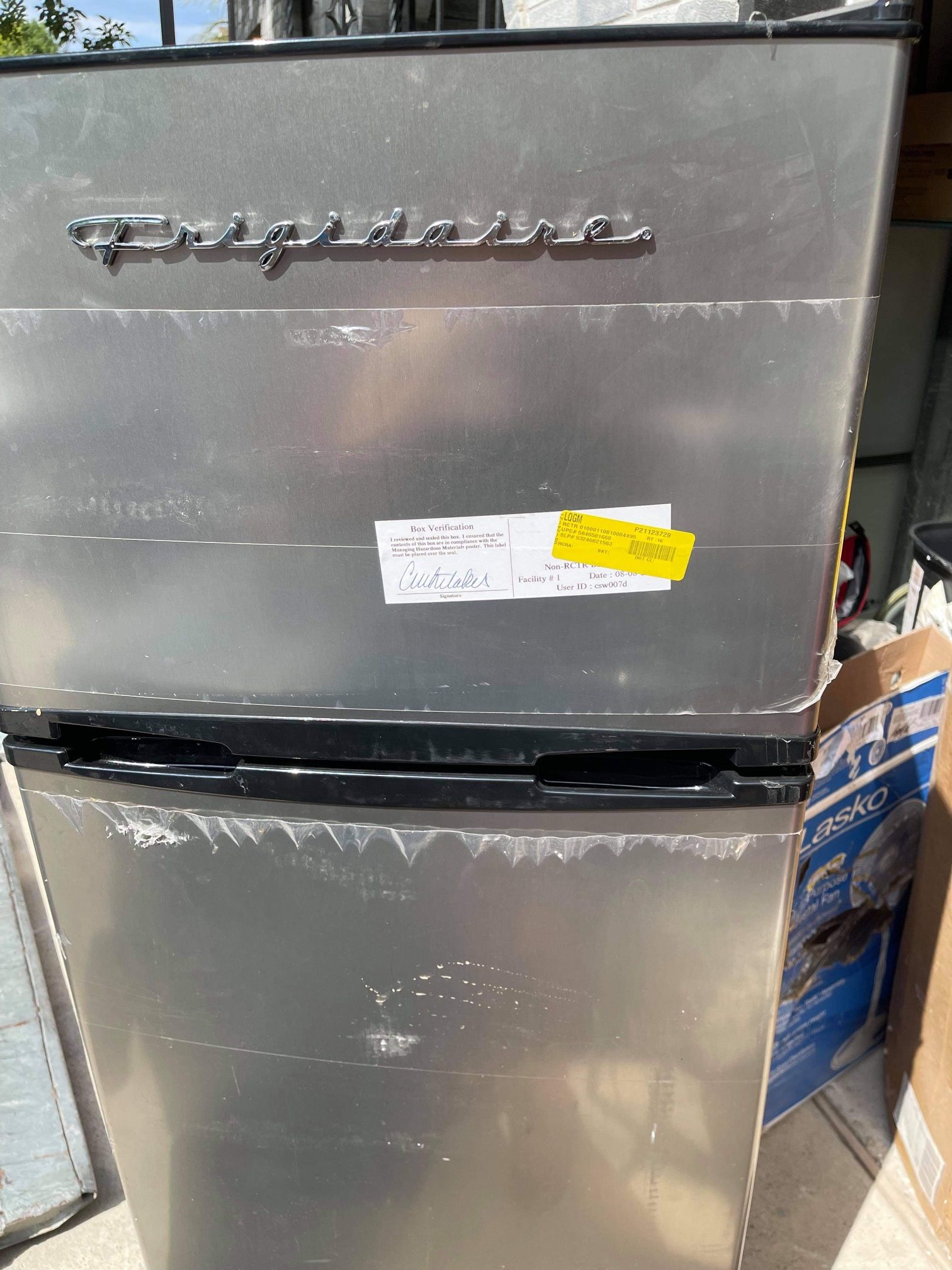 Frigidaire Fridge 