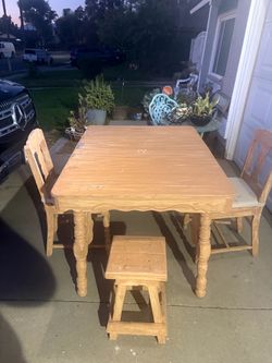 $10 solid wood dining set 2 hi pack padded chairs 2  matching stools