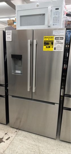 The Bosch B36FD31ENS is a 36-inch, 26-cubic-foot standard-depth French-door bottom-mount refrigerator from the Bosch 300 Series