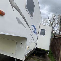 2003 Mako 5th Wheel  Like New 1 Slide Come See 