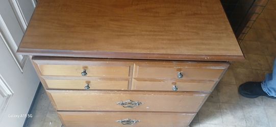 A pair of Traditional  Solid  Wood 3 Drawer Beside Dressers