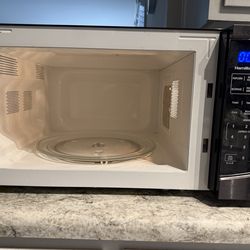 Hamilton Beach 1.6 Cu ft Sensor Cook Countertop Microwave Oven in Stainless Steel