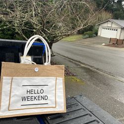 Women’s Hand Bag Shopping Bag Purse Hello Weekend Brand New Never Used 