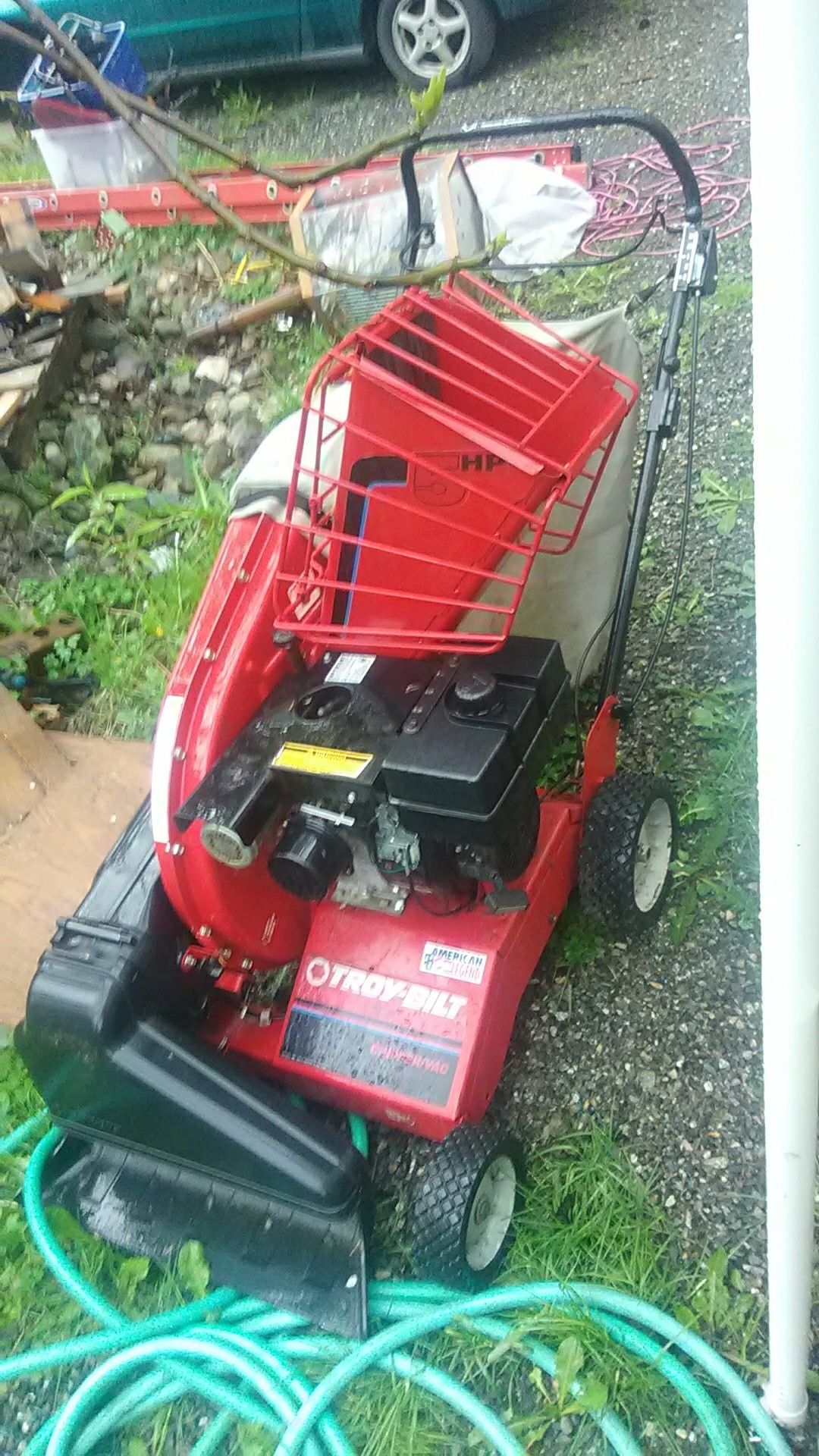 Troy-bilt yard vacuum chipper shredder lawn chipper/vac