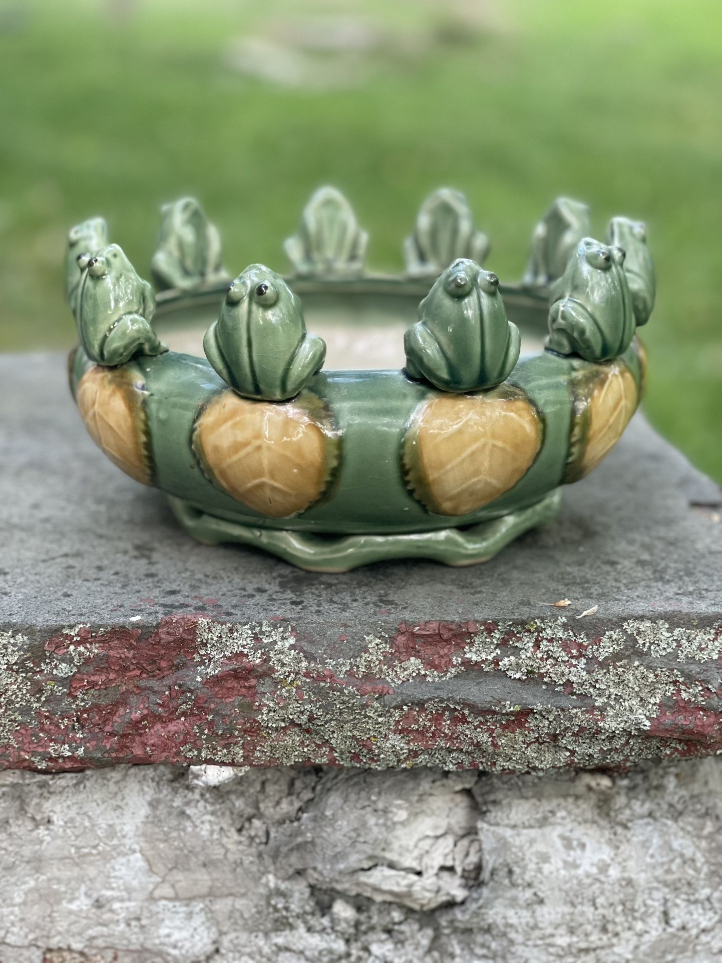 Vintage Mid Century Majolica 8 Frog Lily Planter Bowl/Dish. Ext. Cond.