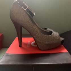 Guess Pumps 