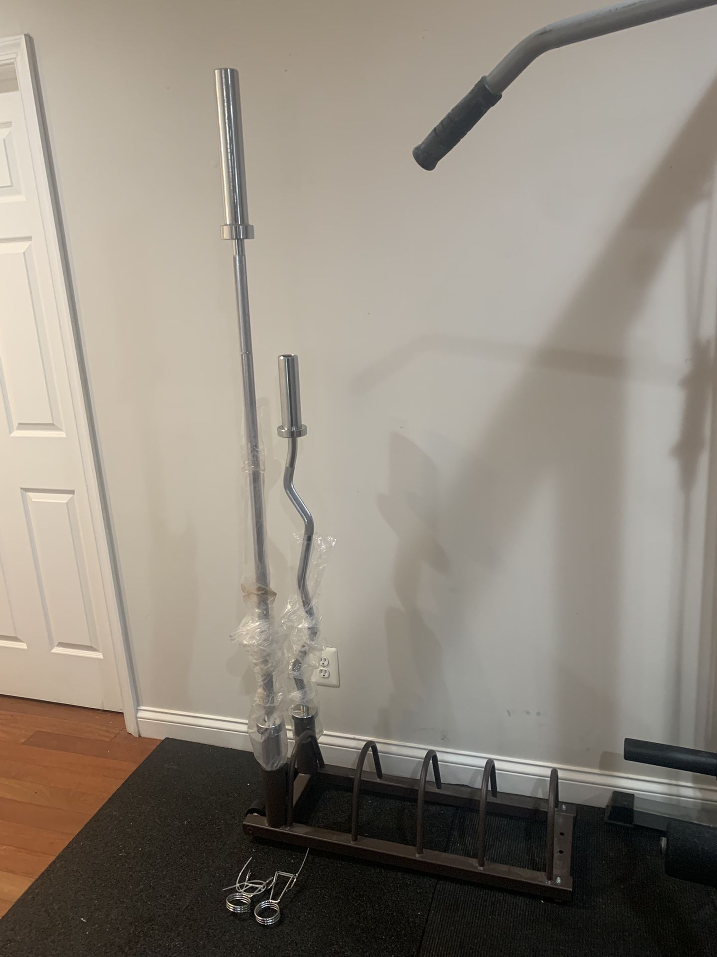 New Still In The Box 6 Ft Olympic Barbell And Curl Bar Will Clamps 