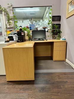 $50.!Sturdy DESK, VERY WELL KEPT.