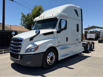 2020 Freightliner Cascadia 126 (72” raised roof)