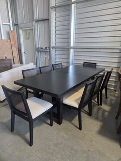 Harrison 9-piece Dining Set
Large dining set, with 18'' extention leaf hidden under the table 

Grat condition only major detail one of the chairs the