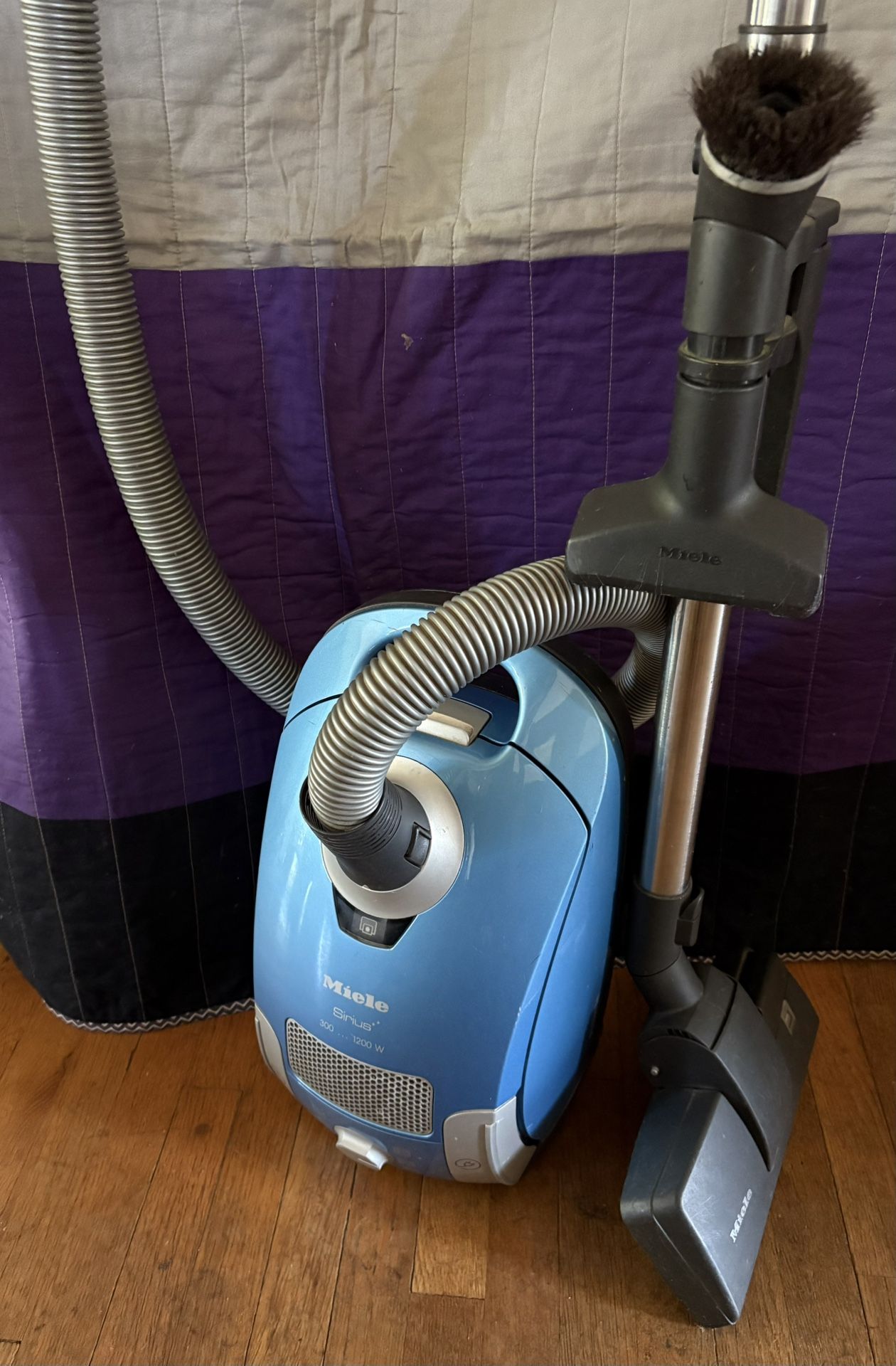 Miele Sirius Canister Vacuum w Attachments