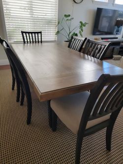 Beautiful Distressed Extendable Dining Table and Chairs