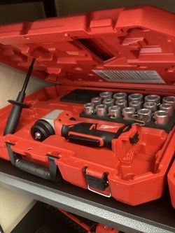 Milwaukee 18V  Cordless Cable Stripper Kit for Cu THHN/XHHW Wire Cutting with (17) Bushings