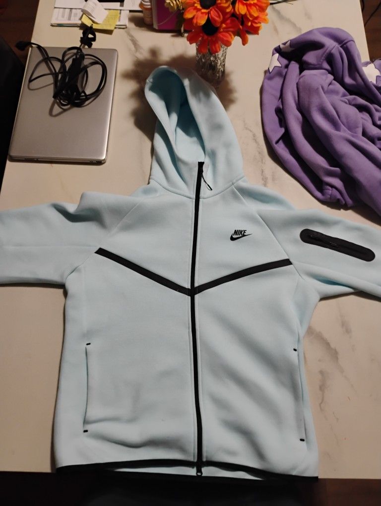 Nike Tech