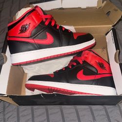 Air Jordan 1 Mid