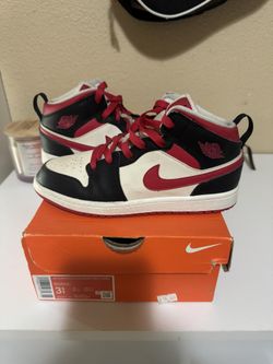 Jordan 1 Mid