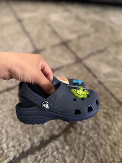 Crocs size 9c