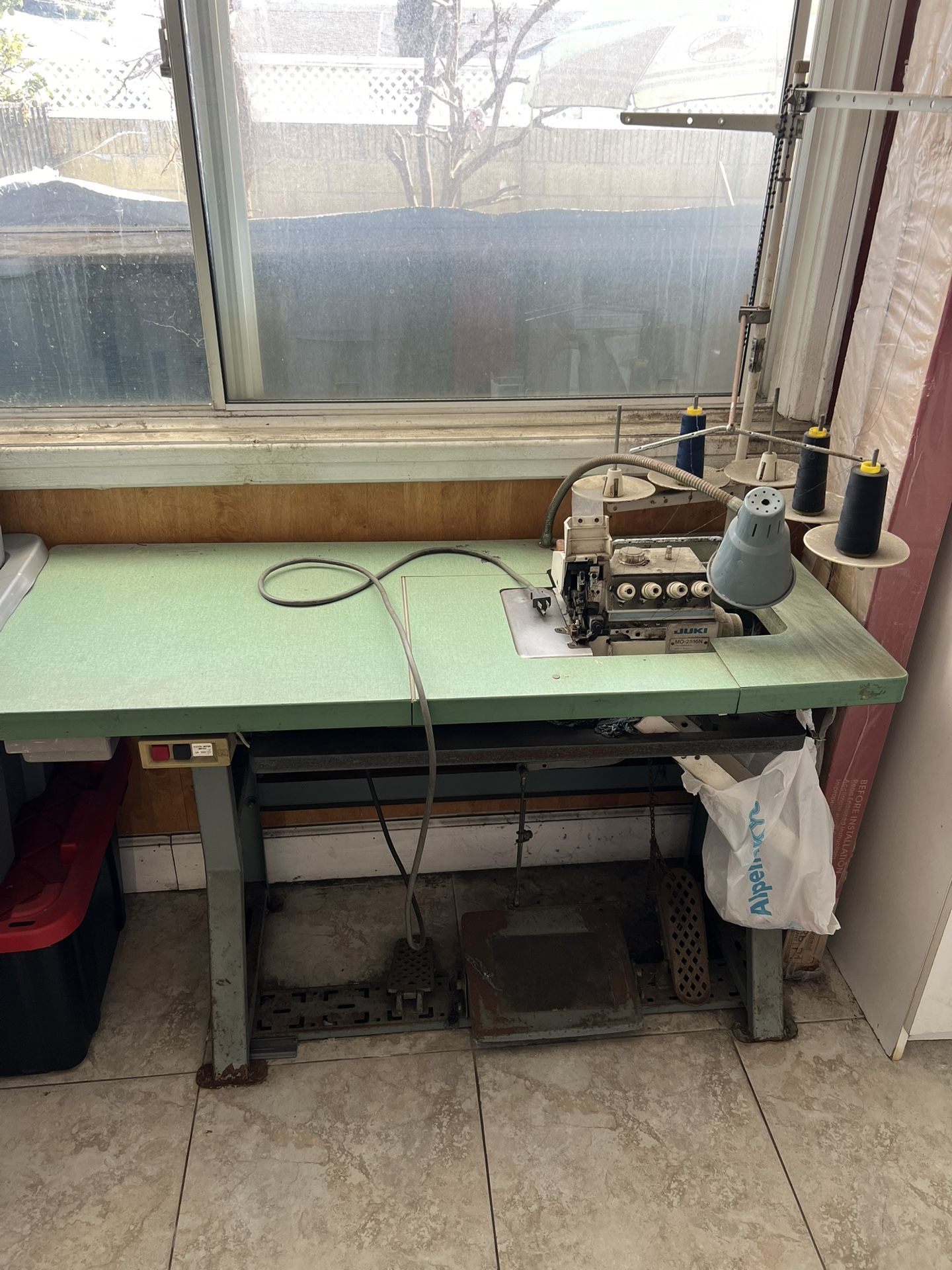 JUKI MO-2516 Overlock Sewing Machine