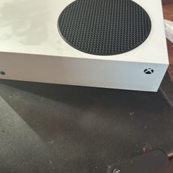 xbox series s (barley used)