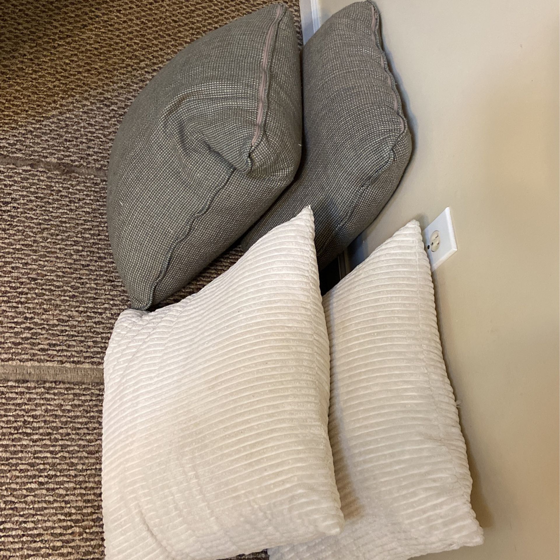 Set Of 4 Down Pillows 