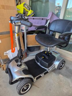 Vive 4-Wheel Mobility Scooter in platinum silver