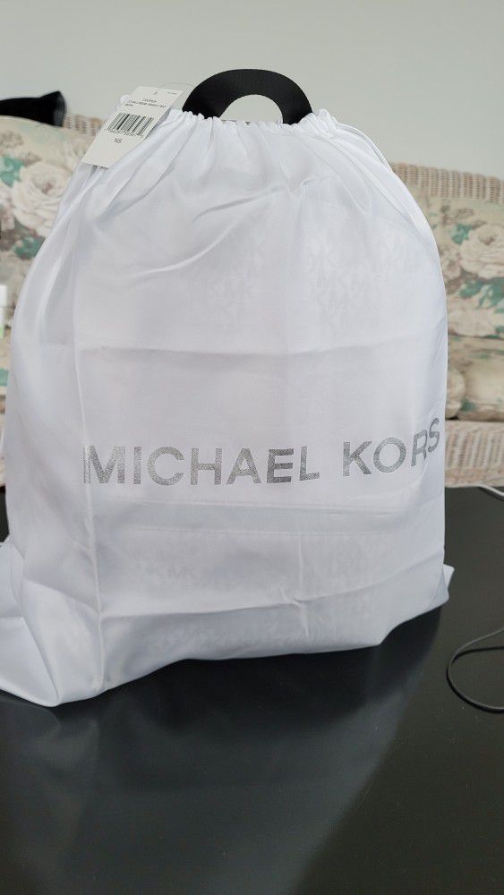 Michael Kors Cooper Logo Backpack EPJ023209 for Sale in Port St. Lucie, FL  - OfferUp
