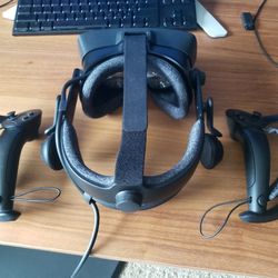 Index Headset With Knuckles And Two Base Station 1.0