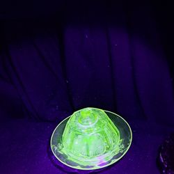 Uranium Pink Sharon Cabbage Butter Dish 