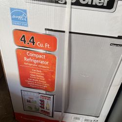 Mini Fridge 4.4 Cu/ft