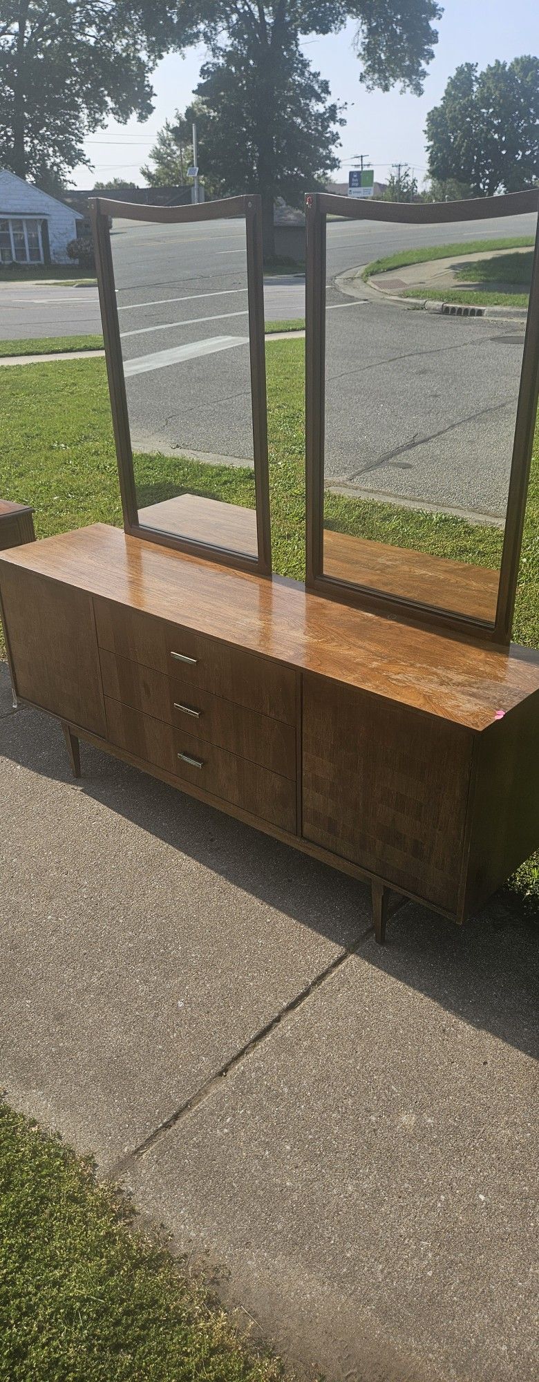 Kroehler Mid-Century Dresser - Made with Real Wood - Vintage - Antique