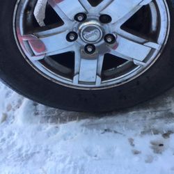 2005 Jeep Cherokee Rims/tires (nice)