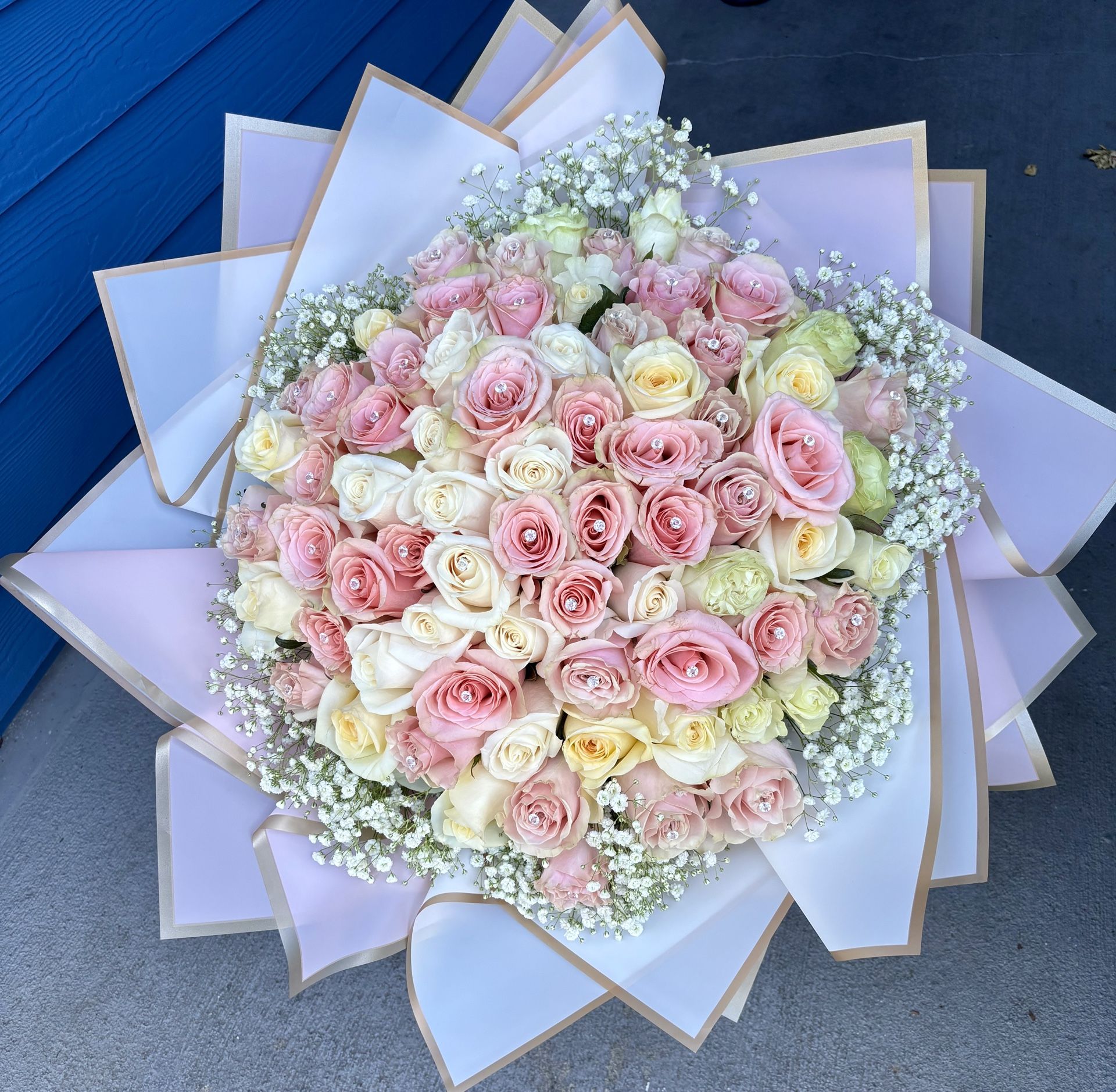 Ramos Buchones/ Floral Bouquets/ Gifts/ Graduation Gift/ Flowers