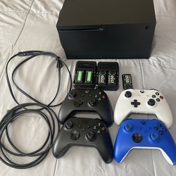 Xbox Series X 1TB + 4 Controllers + Charging Stations + Batteries – Premium Bundle