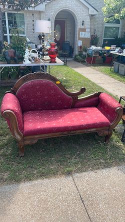 Beautiful Victorian padded chaise lounge couch