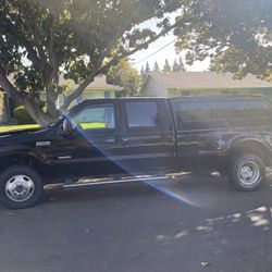 Very Low Mile 2007 Ford F-350 Lariat  4 WD