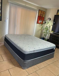 VERY NICE LIKE NEW QUEEN SIZE MATTRESS AND BOXSPRING FOR SALE! IN EXCELLENT CONDITION, FREE DELIVERY