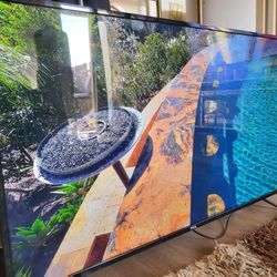 70" TCL roku smart tv 4k great condition like new come with remote. Great quality pic no scratch 