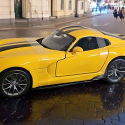 1:18 MAISTO Dodge Viper Gts Srt Coupe 2013 Yellow Black MI31128Y MMC - New in Box

Search diecast in my profile for all other cars for sale.

Pickup i