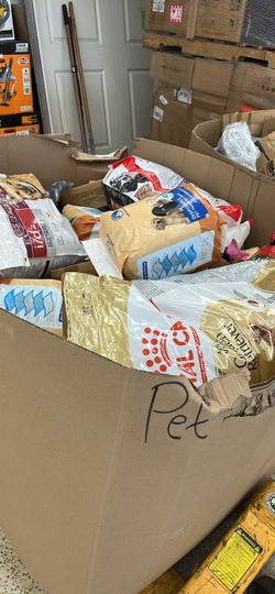 Mixed Pet Food & Supplies Lot