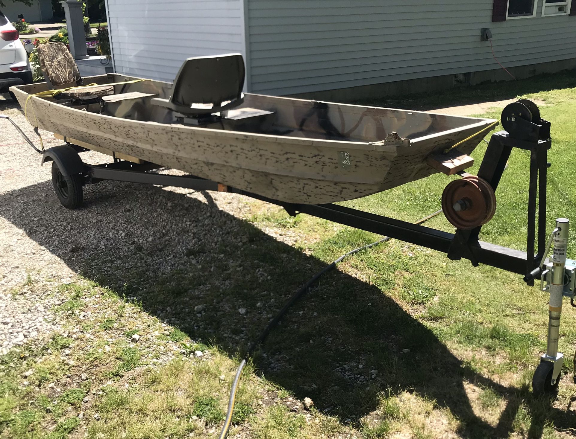 Photo 14 Foot Flat Bottom Fishing Boat With Trailer