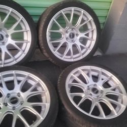 Wheel 18 5 Lugs 5x114.3 Like New