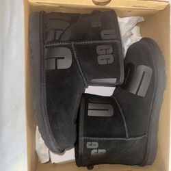 UGG BOOTS .. WORN ONCE! 