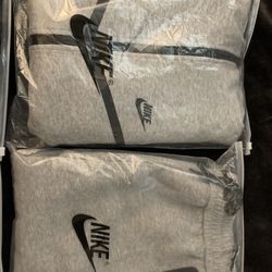 Nike Tech Sweatsuit