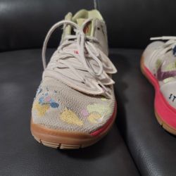 NIKE KYRIE 5 x BANDULU EMBROIDERED SPLATTERS SHOES for Sale in Phoenix AZ OfferUp