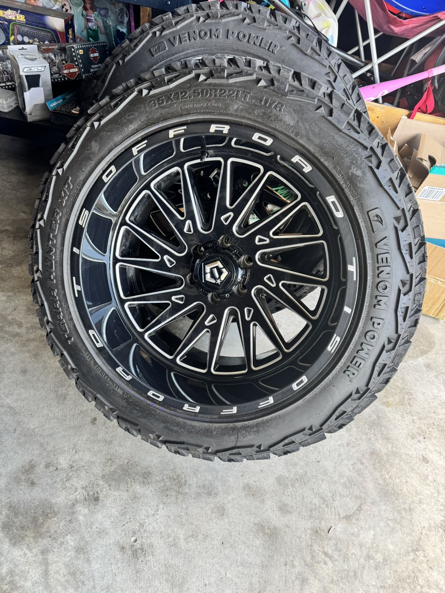 22’’ TIS Rims And Tires