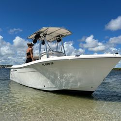 Bote Cobia 2017 22pies Center Console con MagicTilt Trailer De Aluminio 2021