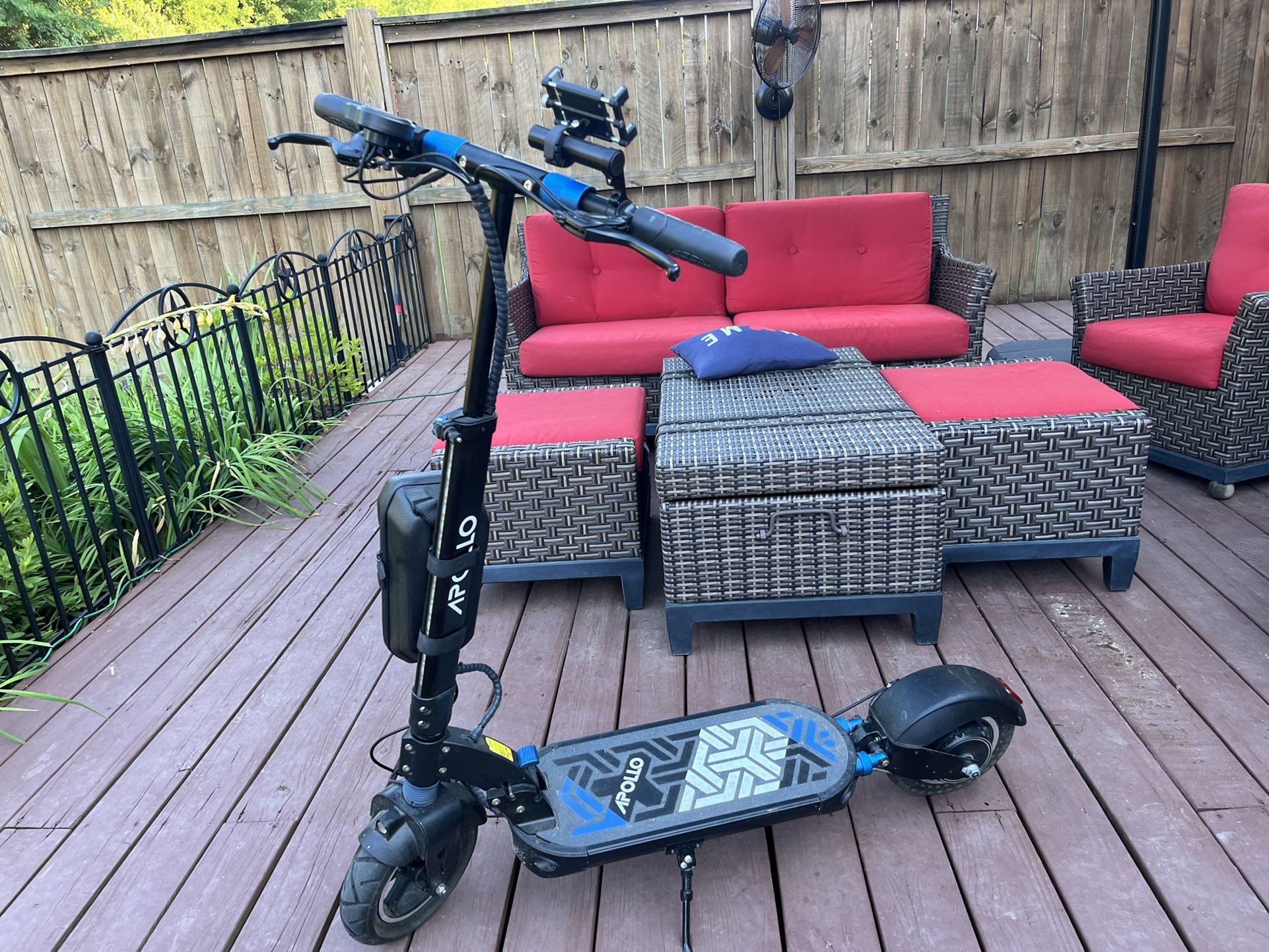 Apollo Explore Electric Scooter